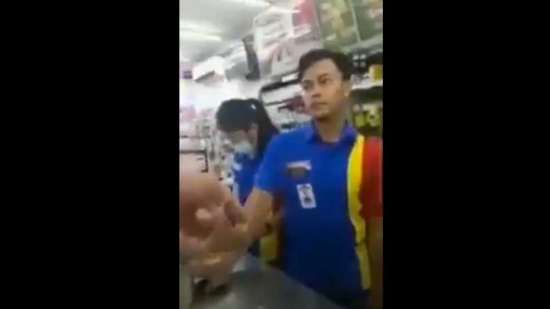 title Viral, Orang Tua Marahi Kasir Minimarket karena Layani Anak Top Up Game Online Viral, Orang Tua Marahi Kasir Minimarket karena Layani Anak Top Up Game Online