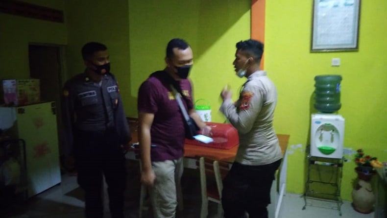 title Pacar Pamit Nikah dengan Perempuan Lain lewat WA, Mahasiswi Ini Gantung Diri Pacar Pamit Nikah dengan Perempuan Lain lewat WA, Mahasiswi Ini Gantung Diri
