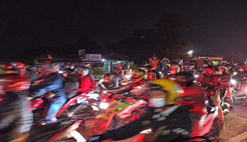 Pemudik Semakin Padat, Penyekatan di Karawang Terpaksa Buka Tutup