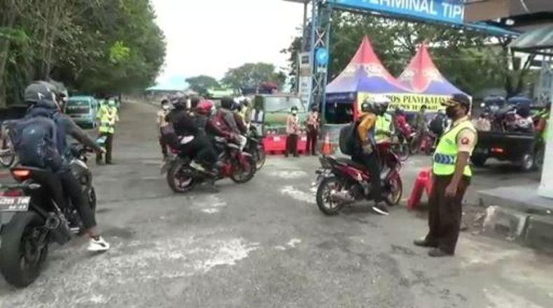 Ratusan Pemudik Terjaring Razia Penyekatan di Jalur Pantura Tegal 