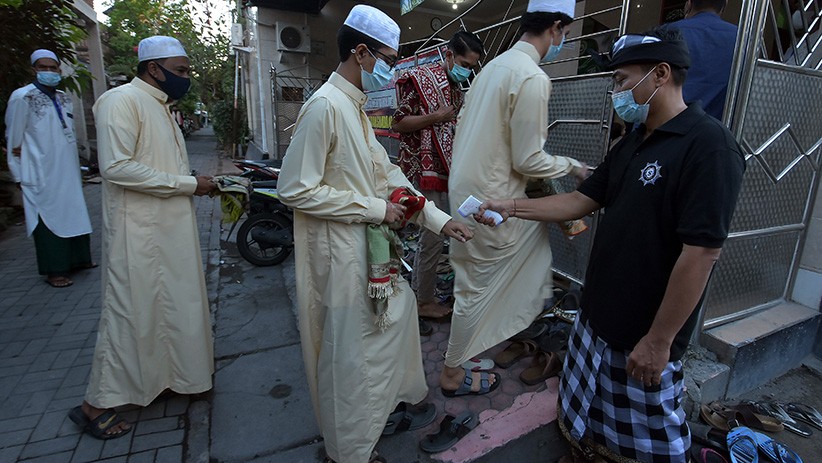 Pecalang Bantu Jaga Keamanan Perayaan Idul Fitri di Bali - Bagian 2