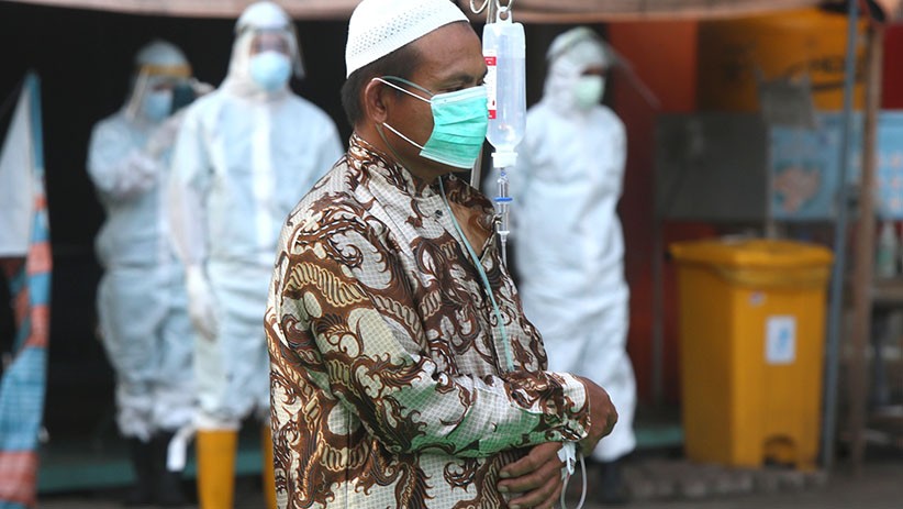 Potret Pasien Covid-19 Sholat Id Meski Dipasang Infus dan Oksigen - Bagian 2