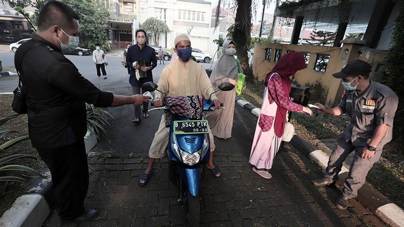 Suasana Sholat Id di Bekasi dengan Protokol Kesehatan Ketat - Bagian 3