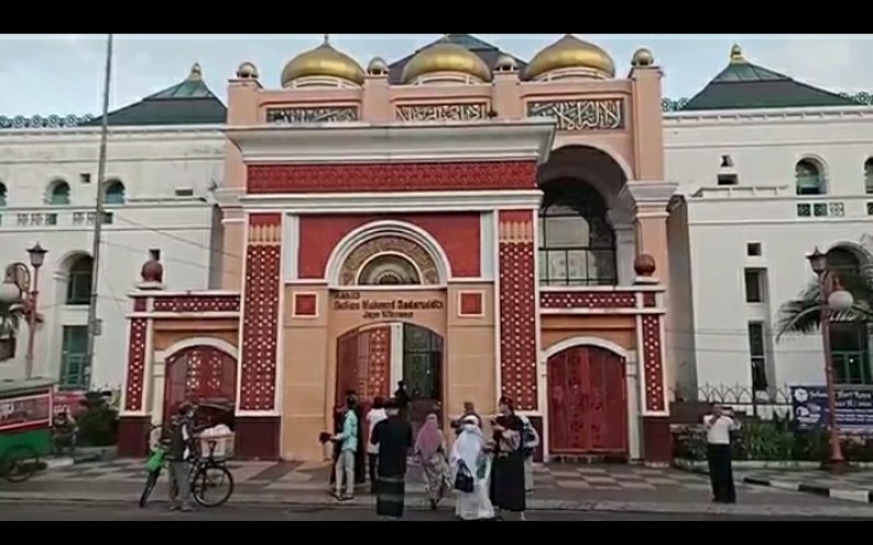 Masjid Agung Percepat Sholat Id, Warga Kecewa