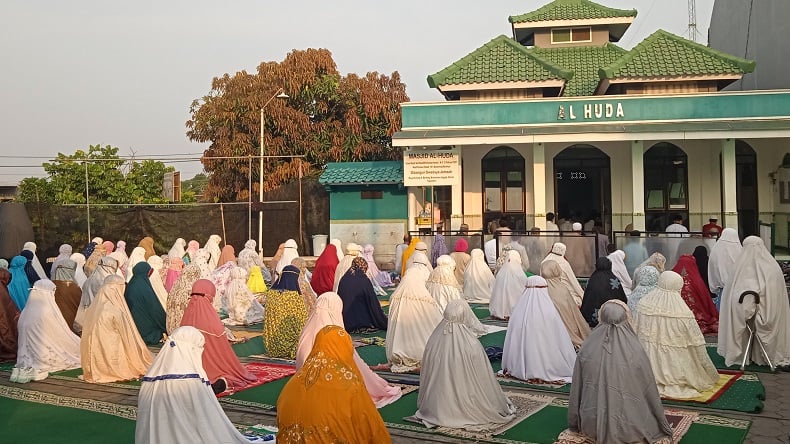 Ratusan Jemaah Sholat Idul Fitri di Masjid Al Huda Minomartani Sleman