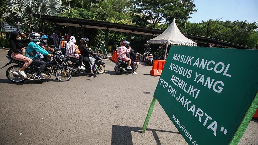 Antrean Panjang Masuk Kawasan Wisata Ancol - Bagian 2