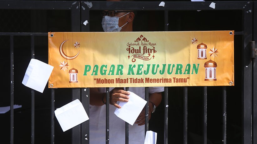 Tanpa Salaman, Warga Sidoarjo Ambil Amplop Lebaran di Pagar Kejujuran - Bagian 3