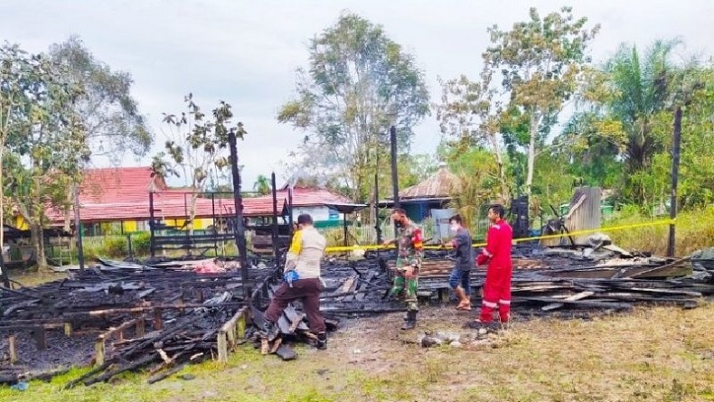 Ditinggal Penghuni Silaturahmi Lebaran, 2 Rumah Hangus Terbakar di Sampit