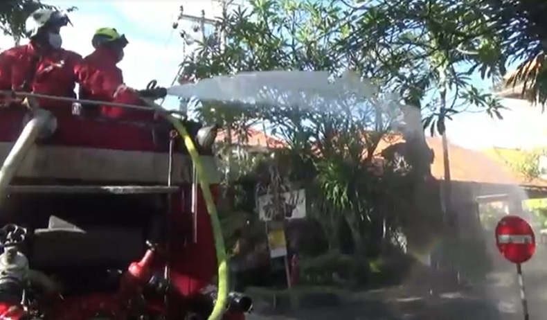 Kawasan Kuta Disemprot Disinfektan Antisipasi Libur Panjang Lebaran