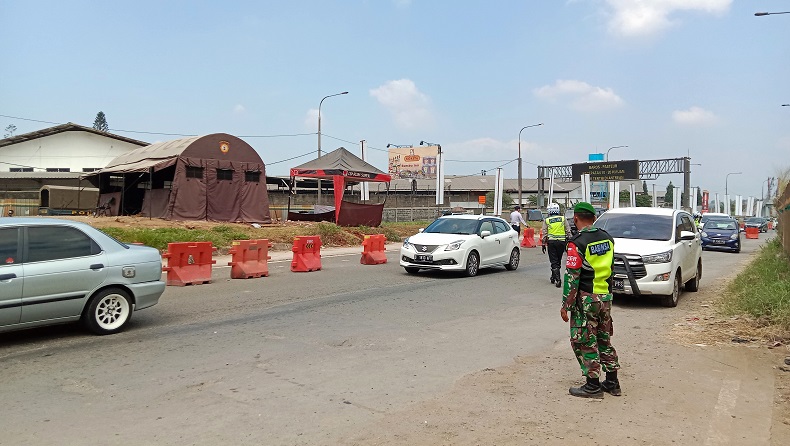 Lebaran Hari Kedua, Puluhan Kendaraan Diputar Balik di Gerbang Tol Cileunyi