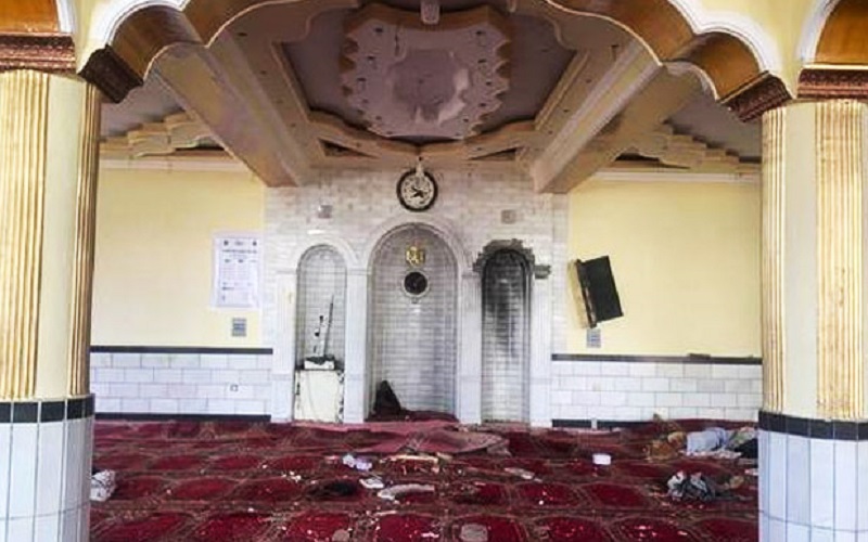 title Bom Meledak saat Sholat Jumat, Imam Masjid dan Belasan Pria Muslim Tewas Bom Meledak saat Sholat Jumat, Imam Masjid dan Belasan Pria Muslim Tewas