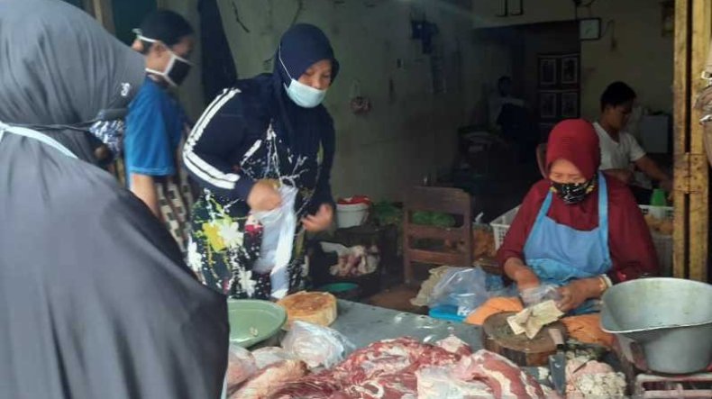 title Harga Daging Sapi dan Ayam di Solo Mulai Turun Pascalebaran Harga Daging Sapi dan Ayam di Solo Mulai Turun Pascalebaran