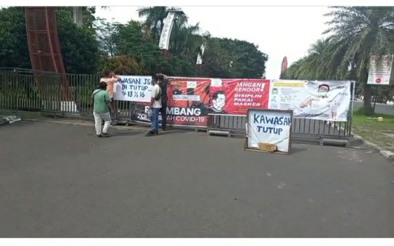 title Kompleks Jakabaring Sport City Tutup, Warga Palembang Putar Balik Kompleks Jakabaring Sport City Tutup, Warga Palembang Putar Balik