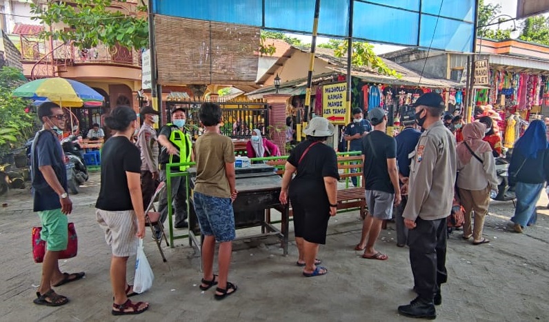 Cegah Covid-19, Polres Gresik Perketat Pengamanan Pantai Dalegan