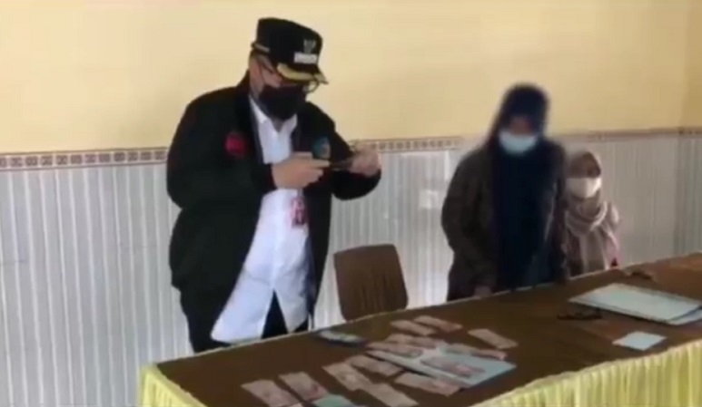 Pergoki Camat Lakukan Pungli, Bupati Kediri Temukan Barang Bukti Rp15 Juta