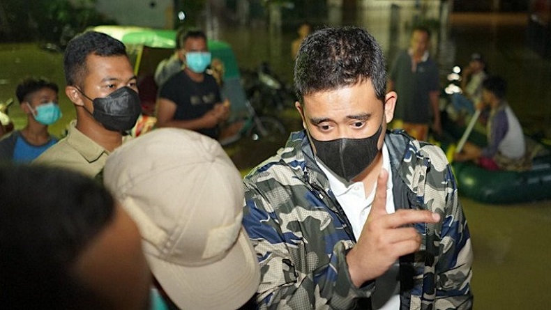 Bobby Tinjau Banjir di Medan Maimun akibat Luapan Sungai Deli