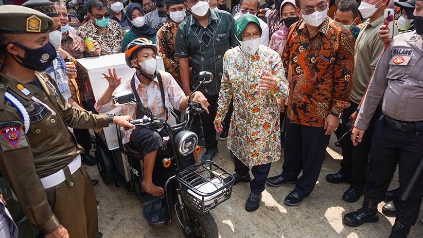 Penyandang Disabilitas Ini Dapat Bantuan Motor Listrik dan Modal Usaha  - Bagian 2