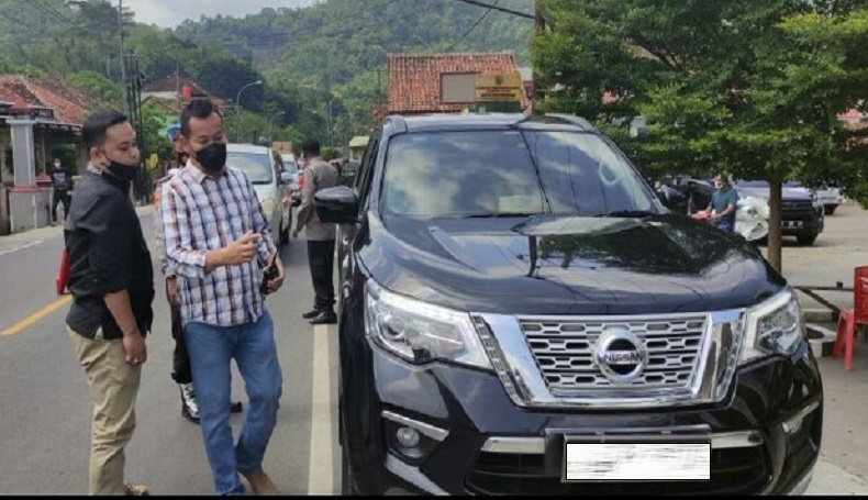 Kelabui Petugas Penyekatan, Pengendara Mobil Pelat Nomor Polri Diamankan di Majalengka