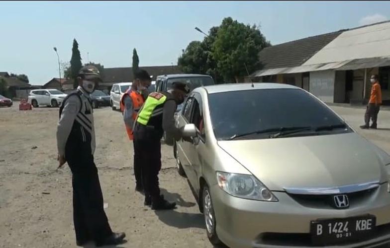 Hendak Balik ke Jabodetabek, Ratusan Kendaraan Pemudik Diputar Balik di Jalur Pantura 