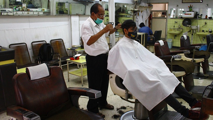 Potret Pangkas Rambut Tertua di Malang, Bediri Sejak Tahun 1965 - Bagian 1