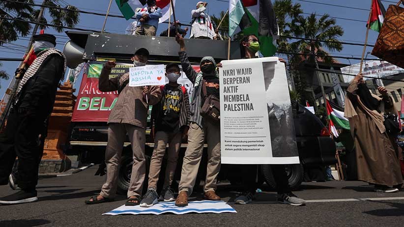 Aksi Bela Palestina, Massa Injak-Injak Bendera Israel - Bagian 2