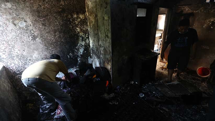 Rumah di Permukiman Padat Penduduk Kota Surabaya Ludes Terbakar - Bagian 3