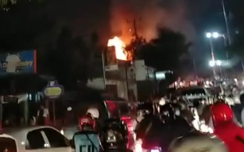 Bengkel Mesin Jahit di Jalan AH Nasution Bandung Terbakar, Penghuni Nyaris Hangus