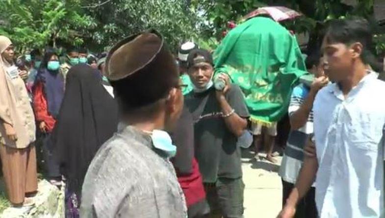 Tangis Histeris Warnai Pemakaman Korban Tenggelam di Waduk Kedung Ombo 