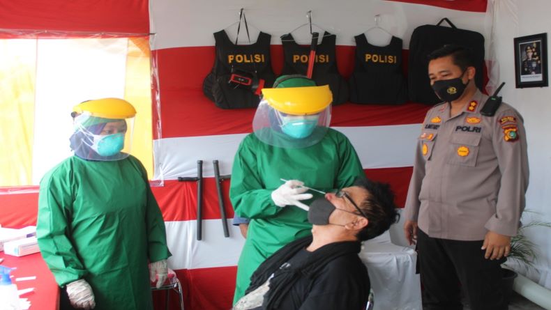 Cegah Penyebaran Covid-19, Pengendara Lintas Kabupaten di Bangka Tengah Dirapid Test Antigen