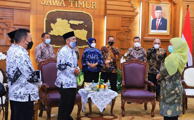 Jelang PTM, Pemprov Jatim Siapkan 2,4 Juta Vaksin untuk Guru dan Tenaga Pendidik