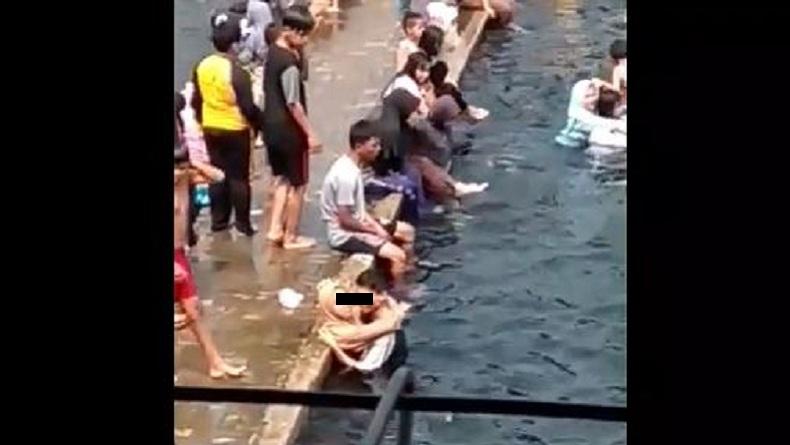 Viral Mudi Mudi Mesum dan Berciuman di Kerumunan Wisatawan di Pandeglang