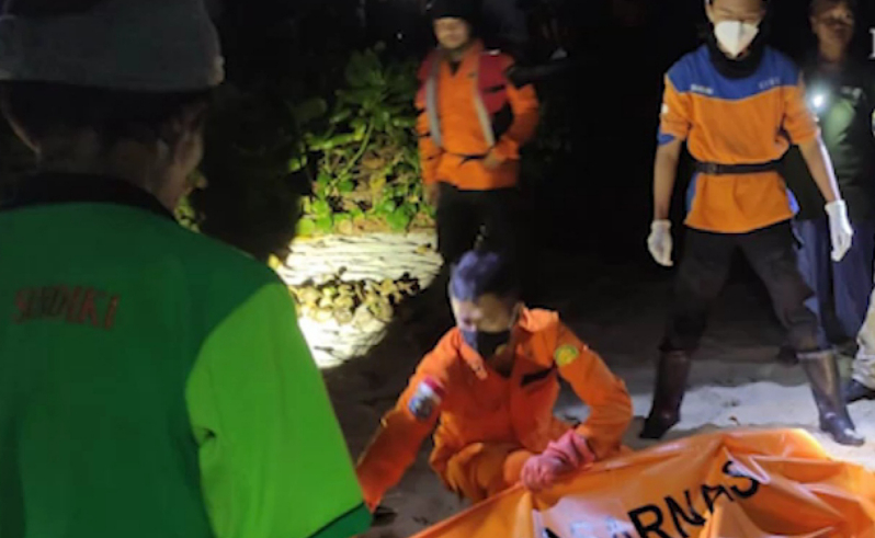 Pengunjung Wisata Pantai Sendiki Malang Tewas Terseret Ombak