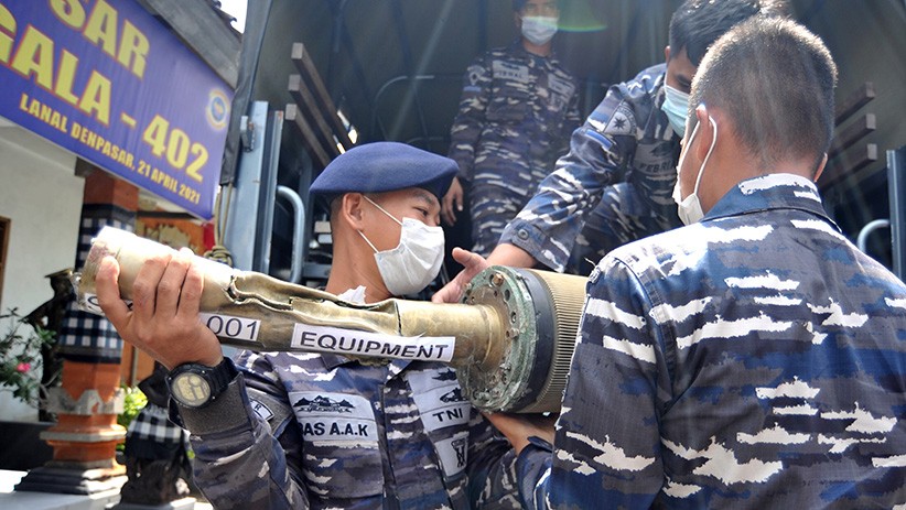 Penampakan Komponen KRI Nanggala 402 Diangkat TNI AL dan Militer China - Bagian 2