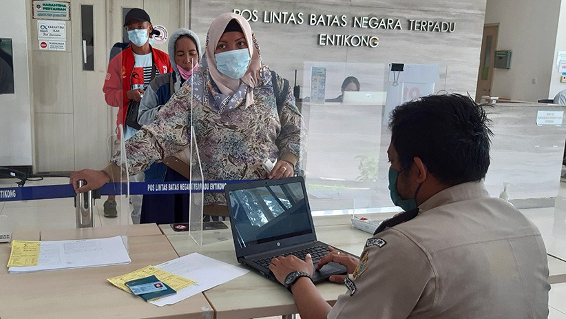 Pekerja Migran Indonesia Pulang dari Malaysia Melalui PLBN Entikong - Bagian 1