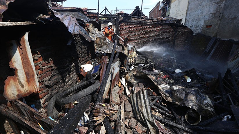 Ditinggal Mudik, 15 Rumah Petak di Surabaya Ludes Terbakar - Bagian 1