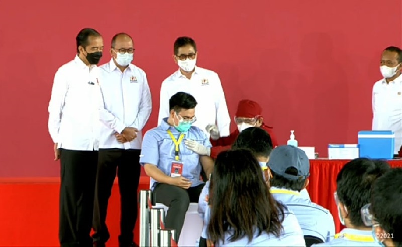Jokowi: Vaksinasi Gotong Royong Dimulai, Semoga Perusahaan Lebih Produktif