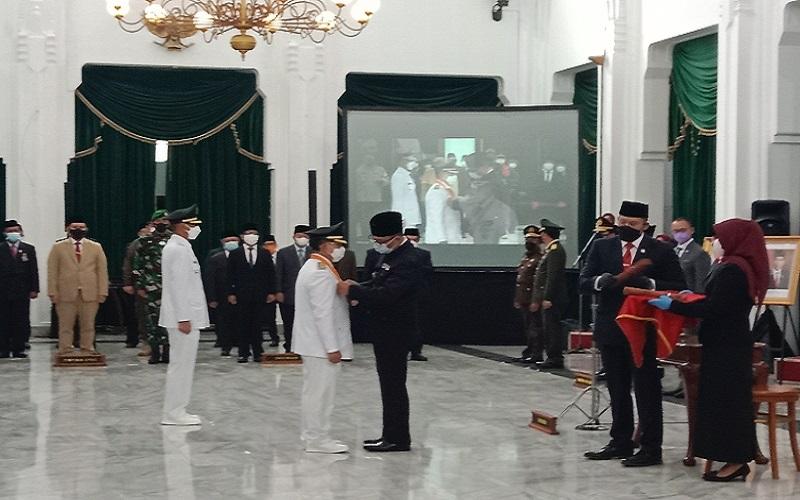 Lantik Bupati-Wabup Cianjur, Ridwan Kamil: Pemimpin Itu Melayani Bukan Dilayani