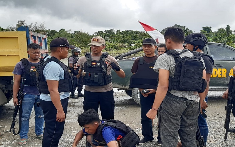 title  Diserang OTK di Yahukimo Papua, Prajurit TNI Gugur dan Senpi Dibawa Kabur   Diserang OTK di Yahukimo Papua, Prajurit TNI Gugur dan Senpi Dibawa Kabur