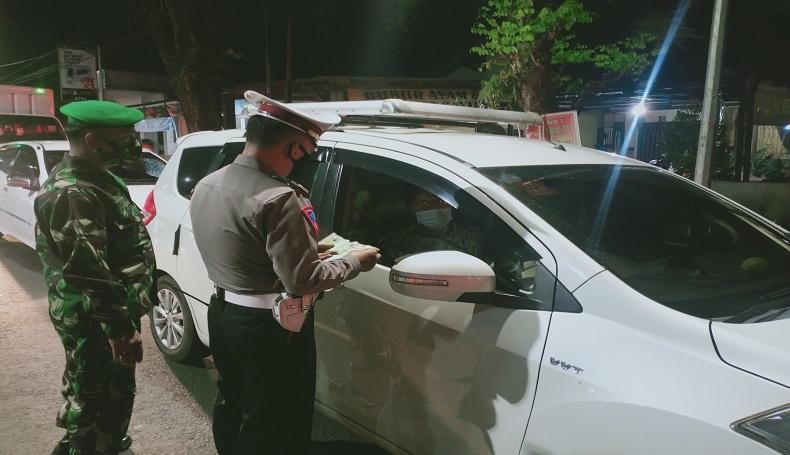 Tersekat di Kuningan, Banyak Sopir Mobil Pelat B Lupa Bawa Identitas 