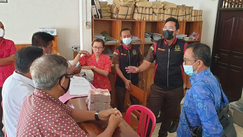 Kejari Badung Geledah Koperasi di Tibubeneng, Temukan Uang Rp237 Juta Diduga Hasil Korupsi