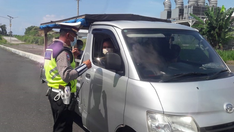 728 Kendaraan Diputar Balik Polda Sulut selama Operasi Ketupat Samrat di Pos Penyekatan