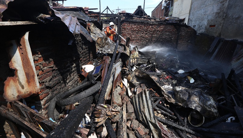 Ditinggal Mudik, Rumah Kontrakan di Surabaya Ludes Terbakar 