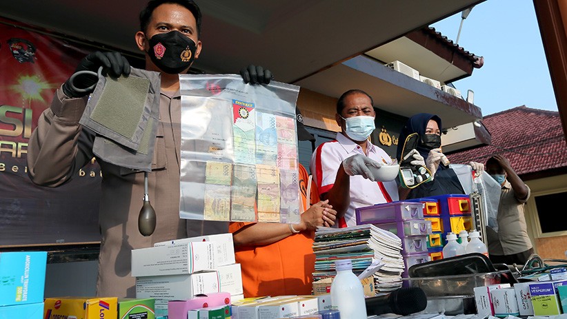 Dokter Palsu Ini Beroperasi Sejak 2015 di Blitar, Omzet Rp1,5 Juta Per Hari - Bagian 2