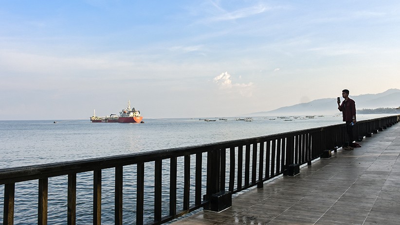 Cegah Kerumunan, Kawasan Pantai Ampenan Mataram Ditutup - Bagian 1