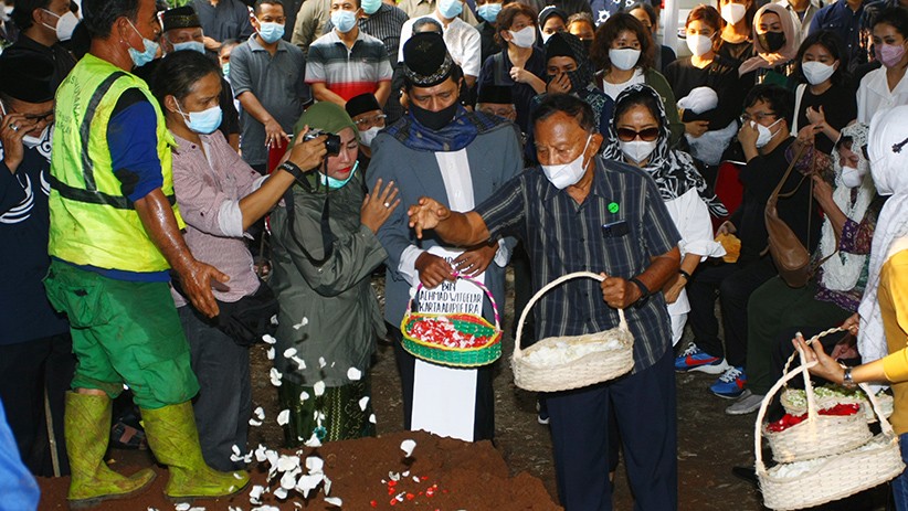 Suasana Pemakaman Wimar Witoelar di TPU Tanah Kusir - Bagian 1