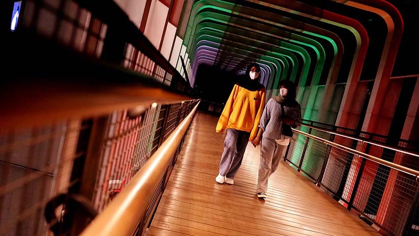 Jembatan Penyeberangan di Jakarta Dihiasi Lampu Berwarna Bendera Palestina - Bagian 2