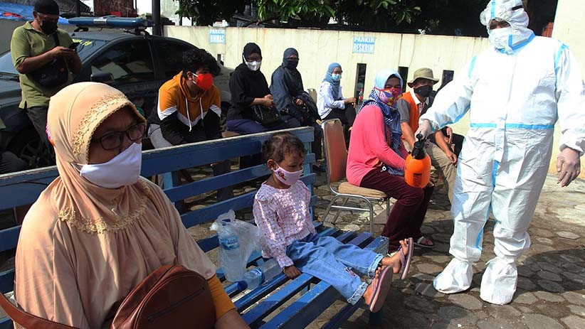Warga Pamulang Tes Covid-19 Gratis saat Tiba dari Mudik Lebaran - Bagian 4