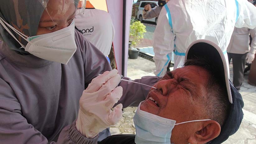 Warga Pamulang Tes Covid-19 Gratis saat Tiba dari Mudik Lebaran - Bagian 2
