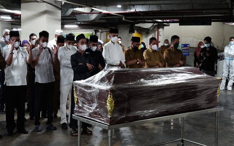 Meninggal akibat Pendarahan, Istri Kadispora Sumut Dimakamkan dengan Protokol Covid-19