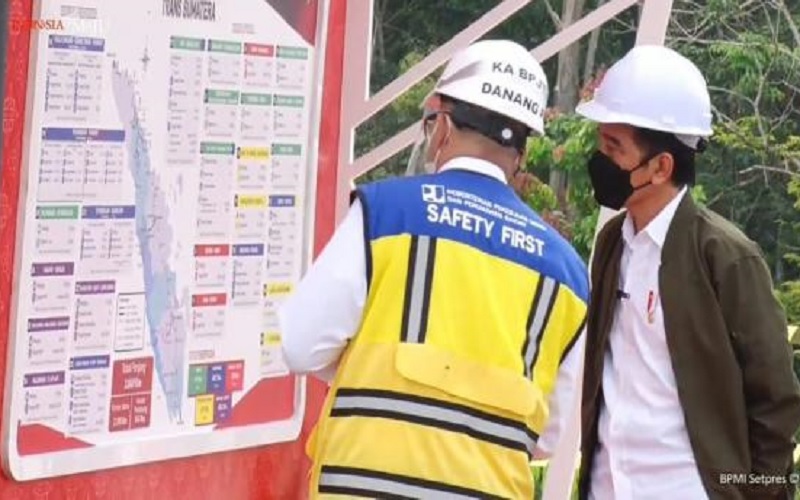 Tinjau Pembangunan Tol Pekanbaru-Bangkinang, Jokowi: Panjang Sudah 40 Km